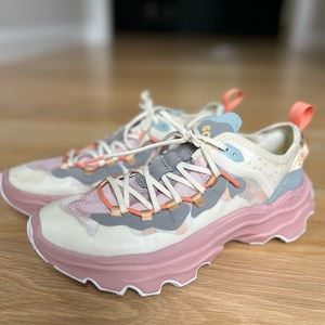 Sorel KINETIC™ BREAKTHRU TECH LACE | 191 | 9
Color: Chalk, Eraser Pink
Size: 9